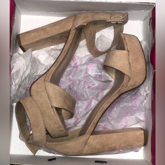 Nude suede chunky heels - Picture 5 of 5